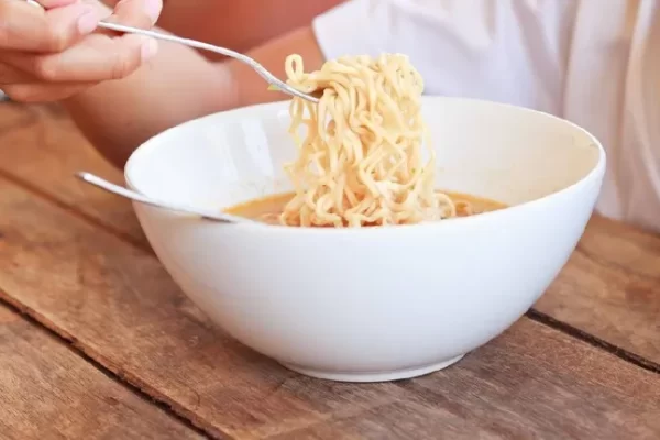 instant noodles What should you not eat with it? Because it affects health